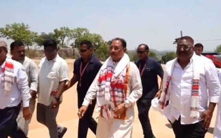 जशपुर के चंदागढ़ पहुंचे CM साय: PMAY हितग्राही के घर में ईंट रखकर बढ़ाया हौसला
