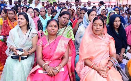 सरगुजा जिले के ग्राम सिलमा में अचानक उतरा मुख्यमंत्री  साय का हेलीकॉप्टर