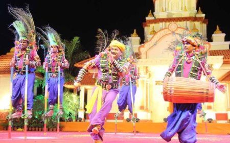 इंदौर मालवा महोत्सव में छाया रहा गेड़ी नृत्य का जादू