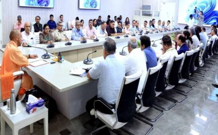 सीएम योगी ने वर्क फ्रॉम होम और सार्वजनिक परिवहन को बढ़ावा देने की दी अपील