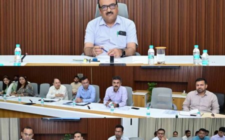 शासन के मिशन मोड में किए जाने वाले कार्यों की हुई समीक्षा मुख्य सचिव ने अधिकारियों की ली बैठक