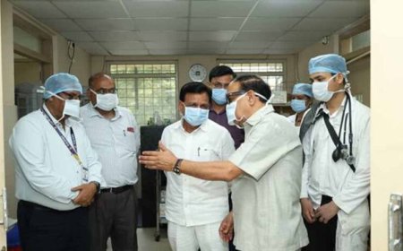 उप मुख्यमंत्री  देवड़ा इंदौर में देवास अग्निकांड के घायलों से मिले चिकित्सकों को दिये बेहतर उपचार के निर्देश