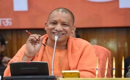 महराजगंज में मुख्यमंत्री ने बांटे स्वीकृति पत्र, चेक और टूलकिट