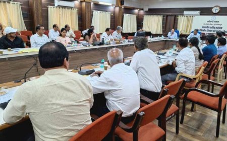 ‘सड़क खंडों के समग्र विकास की कार्ययोजना बनाकर करें काम, भविष्य की जरुरतों के अनुरूप एक साथ स्वीकृत कराएं फ्लाई-ओवर्स’