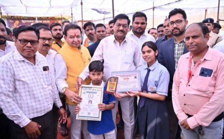 मंत्री दयाल दास बघेल ने बाल वैज्ञानिक सृष्टि और पीयूष को किया सम्मानित मांडल राष्ट्रीय विज्ञान मेला दिल्ली के लिए चयनित