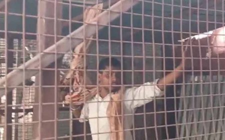 लखनऊ में वकीलों पर लाठीचार्ज, अवैध चैंबर हटाने के दौरान मचा हंगामा