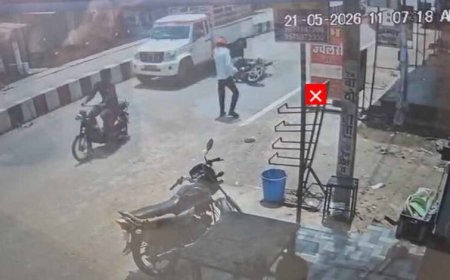 धमतरी में दर्दनाक सड़क हादसा, पिकअप के नीचे आने से बाइक सवार की मौत, VIDEO सामने आया