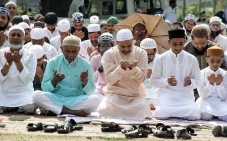 सड़क पर नमाज को लेकर बढ़ा विवाद, मौलाना साजिद रशीदी की ‘थूक-पेशाब’ वाली दलील चर्चा में