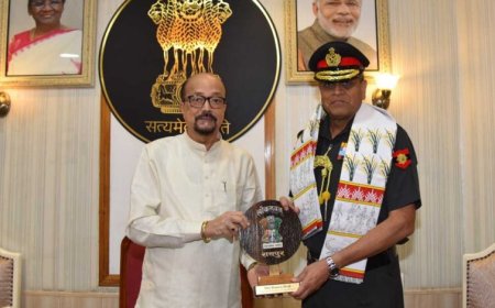 राज्यपाल  डेका से लेफ्टिनेट जनरल अनिंद्या सेनगुप्ता ने की सौजन्य भेंट