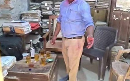 सरकारी दफ्तर बना शराबखाना! शाम होते ही कर्मचारियों की शराब पार्टी का वीडियो वायरल