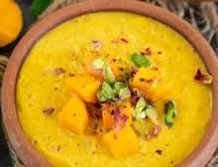 गर्मियों में ट्राई करें मैंगो फिरनी, आम से बनी यह मिठाई बढ़ाएगी स्वाद और ठंडक