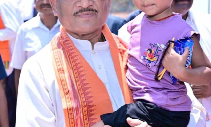 जब मुख्यमंत्री उतरे मैदान में: सुशासन तिहार में बच्चों संग खेला क्रिकेट, बढ़ाया हौसला
