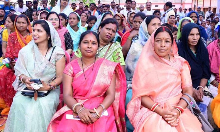 सरगुजा जिले के ग्राम सिलमा में अचानक उतरा मुख्यमंत्री  साय का हेलीकॉप्टर