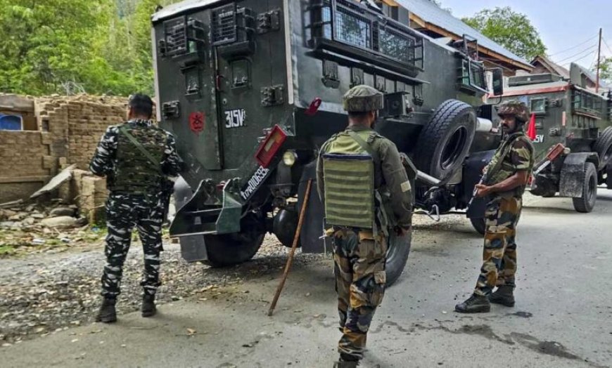 श्रीनगर में बड़ी कार्रवाई: नाका चेकिंग के दौरान 2 संदिग्ध आतंकी गिरफ्तार, हथियार और LeT पोस्टर बरामद