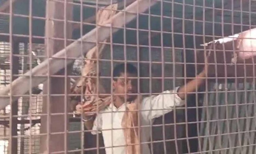 लखनऊ में वकीलों पर लाठीचार्ज, अवैध चैंबर हटाने के दौरान मचा हंगामा