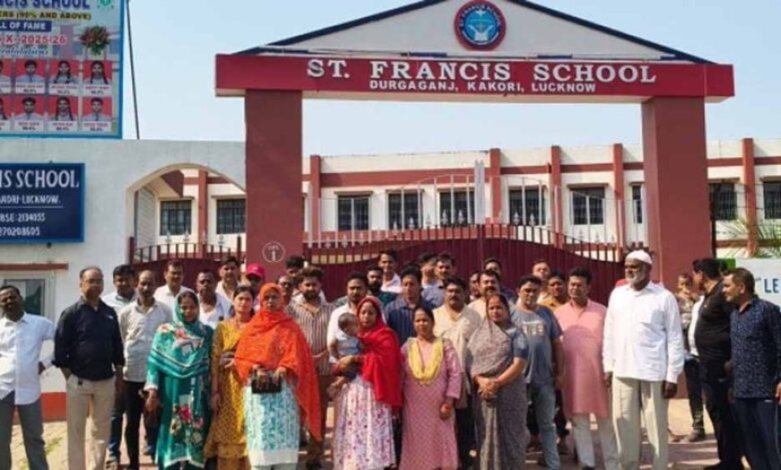 लखनऊ में फीस वसूली पर बड़ा एक्शन, 8 निजी स्कूलों को DM का नोटिस