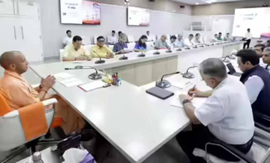भीषण गर्मी में बिजली संकट पर सीएम योगी सख्त, अधिकारियों को दिए सख्त निर्देश