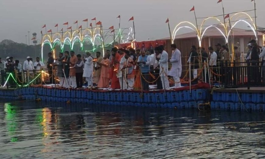 सीएम योगी ने संगम में फ्लोटिंग जेटी पर गंगा आरती का किया शुभारंभ, अब होगी हर शाम