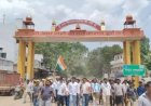 स्वास्थ्य, सड़क और बिजली की मांग को लेकर कलेक्ट्रेट पहुंचे 52 गांवों के आदिवासी और कांग्रेसी