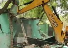 गाजियाबाद में बड़ी कार्रवाई: ट्रॉनिका सिटी में 30 साल पुरानी अवैध मजार ध्वस्त, सरकारी जमीन मुक्त