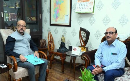 राज्यपाल रमेन डेका से मुख्य सचिव ने सौजन्य भेंट की