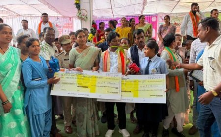 बस्तर की बेटियों ने पेश की सफलता की मिसाल, तेंदूपत्ता संग्राहक परिवारों की रुद्राणी और डालेश्वरी ने बढ़ाई अंचल की शान