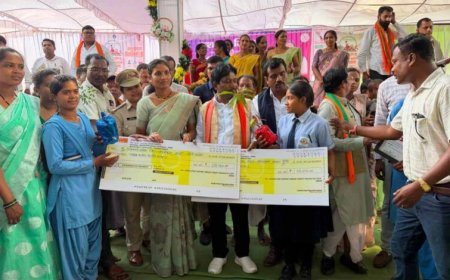 तेंदूपत्ता संग्राहक परिवारों की बेटियों ने रचा इतिहास, रुद्राणी-डालेश्वरी ने बढ़ाया बस्तर का मान