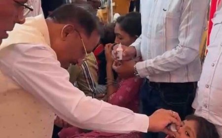 द्रनाहू कुर्मी-क्षत्रिय समाज के केंद्रीय अधिवेशन में मुख्यमंत्री ने बच्चों को कराया स्वर्णप्राशन