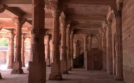 भोजशाला गर्भगृह में गुपचुप रखी गई मां वाग्देवी की प्रतिमा, ASI ने तुरंत हटाया; सुरक्षा बढ़ाई गई
