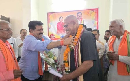 कृषक कल्याण परिषद अध्यक्ष ने की समीक्षा बैठक, खाद-बीज उपलब्धता और किसान योजनाओं की परखी प्रगति