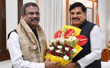 मुख्यमंत्री डॉ. यादव से केंद्रीय शिक्षा मंत्री धर्मेंद्र प्रधान ने की भेंट