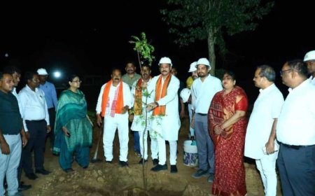 निर्माणाधीन मेडिकल कॉलेज पहुंचे स्वास्थ्य मंत्री जायसवाल, गुणवत्ता और तय समय में काम पूरा करने के दिए निर्देश