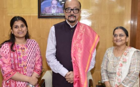 राज्यपाल डेका से सुप्रीम कोर्ट में छत्तीसगढ़ की स्टैंडिंग काउंसिल सुजैन ने की सौजन्य भेंट