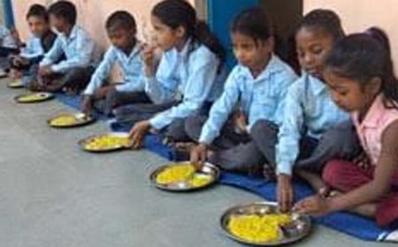 यूपी में MDM रसोइयों की रिटायरमेंट उम्र 62 साल तय करने की तैयारी, सेवा नियमावली बनेगी