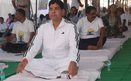 रायपुर : ​छत्तीसगढ़ महतारी और भगवान धनवंतरि की वंदना से सारंगढ़ में योग दिवस का शंखनाद