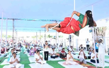 योग को जीवनशैली में शामिल करें, स्वस्थ और संतुलित जीवन की ओर बढ़ें: राज्यपाल रमन डेका