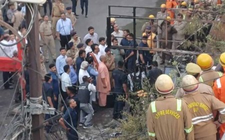 लखनऊ अग्निकांड पर सख्त हुए CM योगी, अफसरों की लगाई क्लास; लापरवाही पर होगा बड़ा एक्शन!