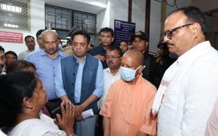 अलीगढ़ से सीधे घटनास्थल और अस्पताल पहुंचे सीएम योगी, हाईलेवल मीटिंग के बाद ताबड़तोड़ एक्शन