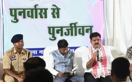 रायपुर : पुनर्वासित युवाओं से मिले उप मुख्यमंत्री विजय शर्मा और वन मंत्री केदार कश्यप