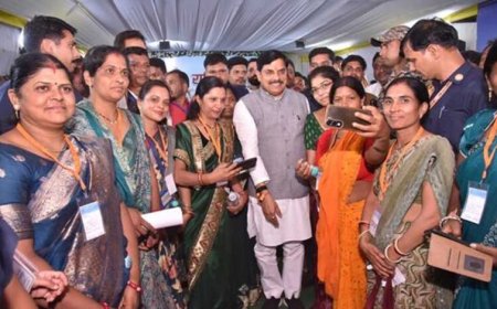 मुख्यमंत्री डॉ. यादव ने कुकरू में कृष्णा आजीविका स्व-सहायता समूह की महिलाओं से किया आत्मीय संवाद