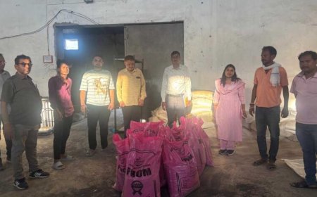 कृषि विभाग की सख्त कार्रवाईःवैष्णवी एग्रो इंडस्ट्रीज से उड़ीसा प्रिंट वाले उर्वरक की 11 बोरियां जब्त,