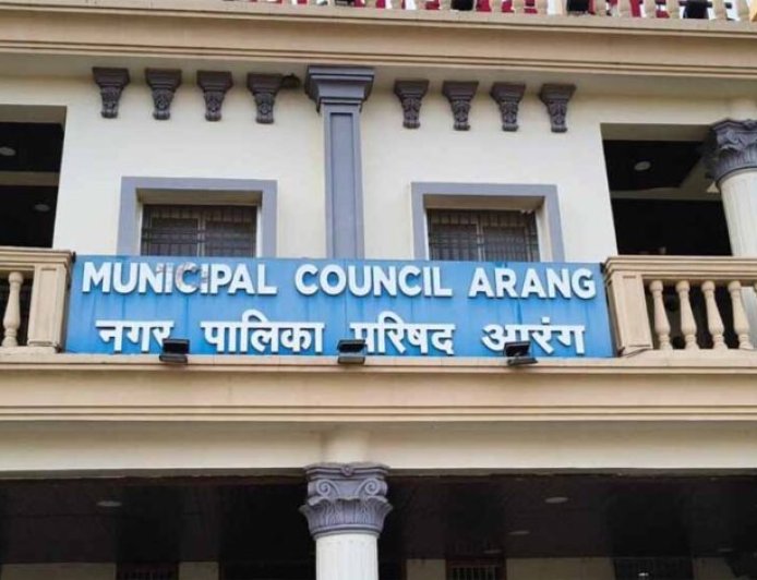 नगर पालिका अध्यक्ष की शिकायत से बढ़ा विवाद, आरंग CMO ने आरोपों को बताया निराधार