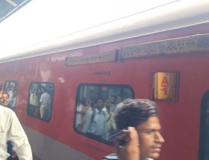 सतना रेलवे स्टेशन पर बड़ी चूक, डिस्प्ले में इंटरसिटी तो प्लेटफॉर्म पर पहुंची महाकौशल एक्सप्रेस