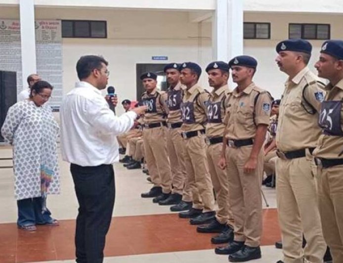 पुलिस प्रशिक्षण शाला उज्जैन में नव आरक्षकों को नशामुक्त समाज निर्माण का दिया गया संदेश