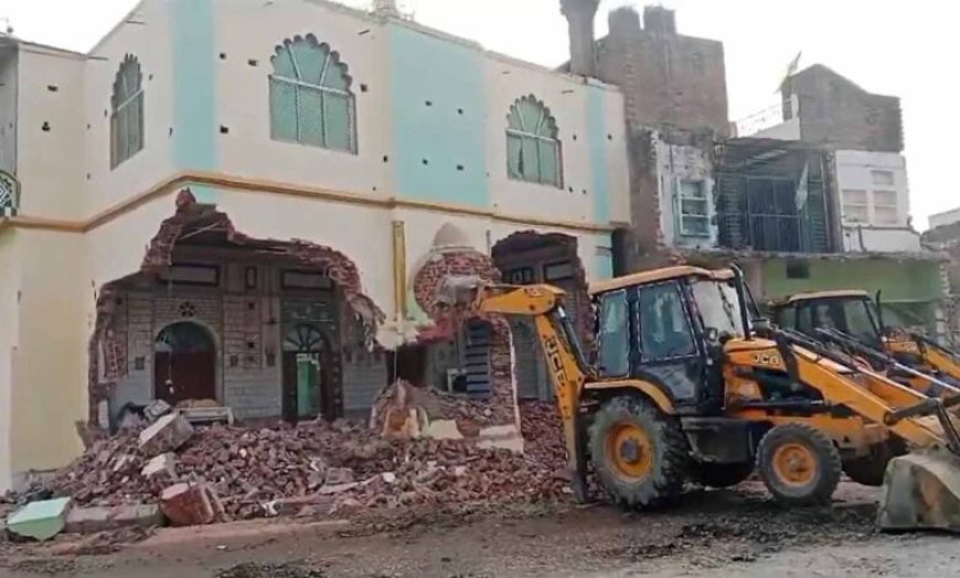 200 साल पुरानी मस्जिद पर चला बुलडोजर, हाईकोर्ट के फैसले के बाद बड़ी कार्रवाई