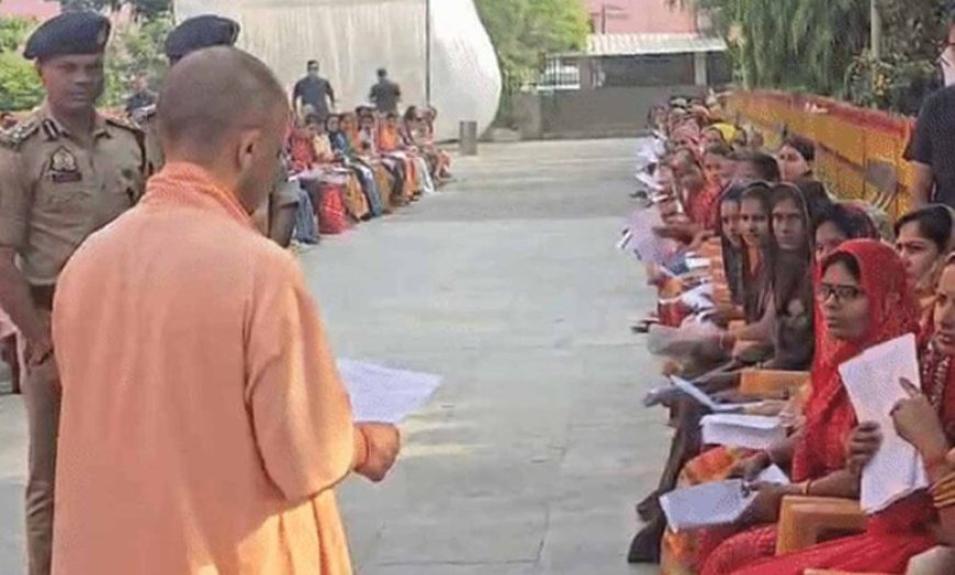 गोरखनाथ मंदिर में सीएम योगी का जनता दर्शन, 200 से अधिक फरियाद सुनी