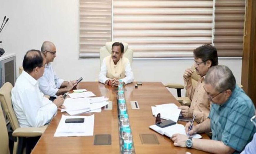स्वास्थ्य अधोसंरचना विकास कार्य समय-सीमा में गुणवत्ता के साथ पूरे किए जाएँ : उप मुख्यमंत्री  शुक्ल