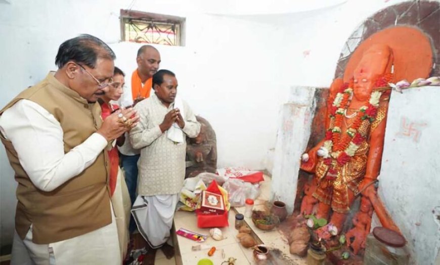 मुख्यमंत्री ख्यमंत्री  विष्णुदेव साय ने ऐतिहासिक चतुर्भुज विष्णु मंदिर में की पूजा-अर्चना, प्रदेश की सुख-समृद्धि की कामना