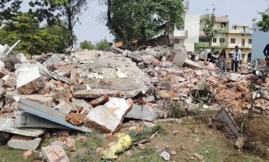 हाईकोर्ट के आदेश के बाद अवैध मदरसे पर चला बुलडोजर, नगर निगम की कार्रवाई से हड़कंप