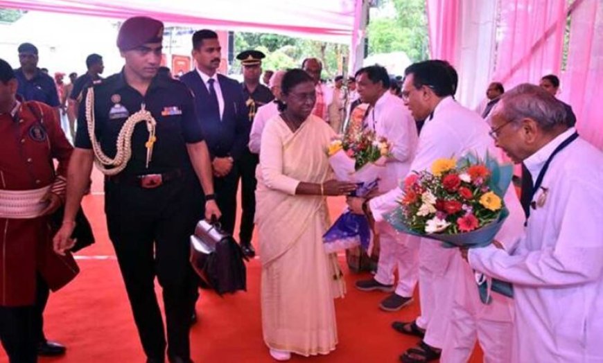 राष्ट्रपति  मुर्मु का बैतूल प्रथम आगमन पर परम्परागत लोक नृत्य की प्रस्तुति से किया स्वागत
